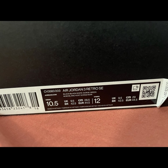 Jordan 3s 10.5 men - Picture 4 of 5
